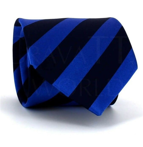Krawatte mit blauen Streifen