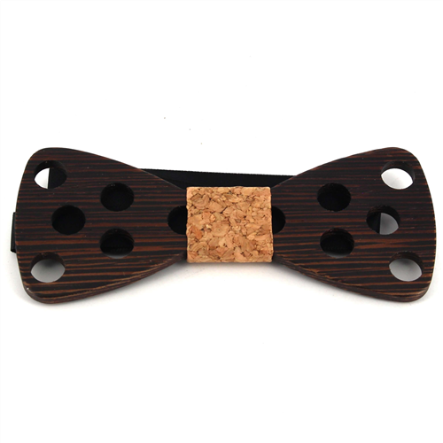 Holzfliege mit großen Löchern