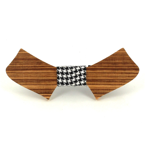Holzfliege mit Äxten