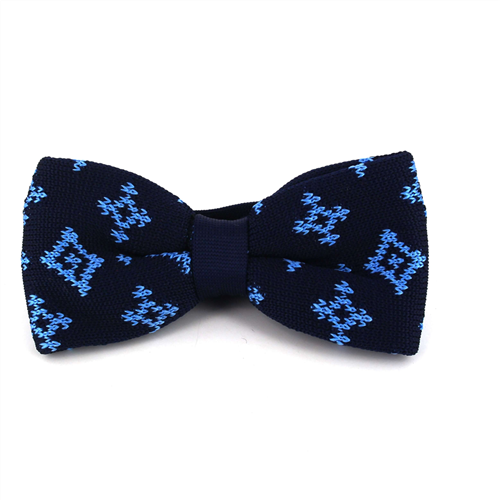 Fliege mit geometrischen Formen in Blau