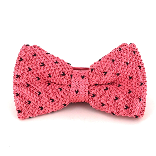 Fliege in Rosa mit schwarzen Punkten