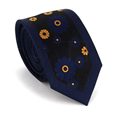 Schmale Krawatte mit Blumenmuster in Blau