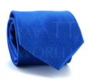Einfarbige blaue Krawatte