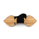 Fliege aus Bambus mit Spikes und Leder