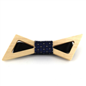 Holzfliege mit hohlem Knoten